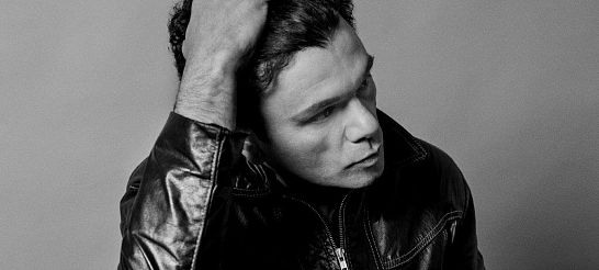 Image de Romain Humeau : "Je ne cherche pas grand chose de plus que de faire de la musique, tout le temps."